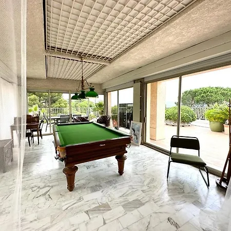 Panoramic Sea View Penthouse With Jacuzzi And 450 Sqm Terrace Апартаменти Антіб